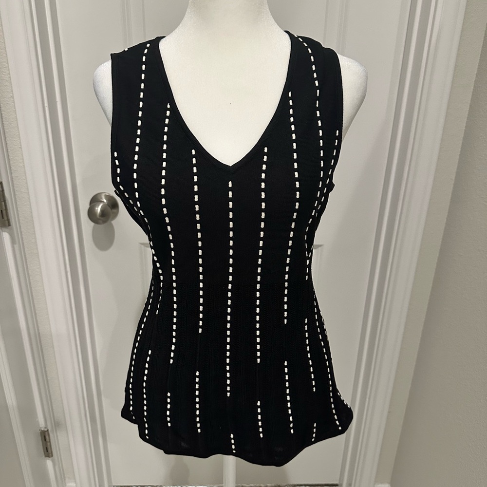 White House Black Market XS Sleeveless Blouse